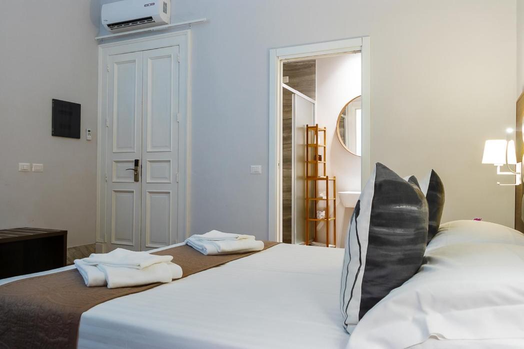 Bed and Breakfast Re Vittorio De Luxe à Messine Extérieur photo
